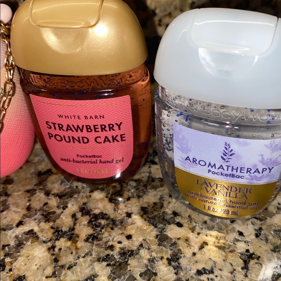 Bath & Body Works set of 5 -4 Hand gels with Pink gel holder bag charm. NWT - Picture 4 of 5